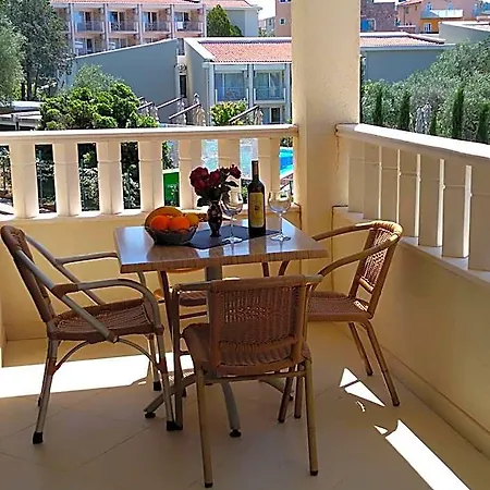 V Lux Hotel 4*