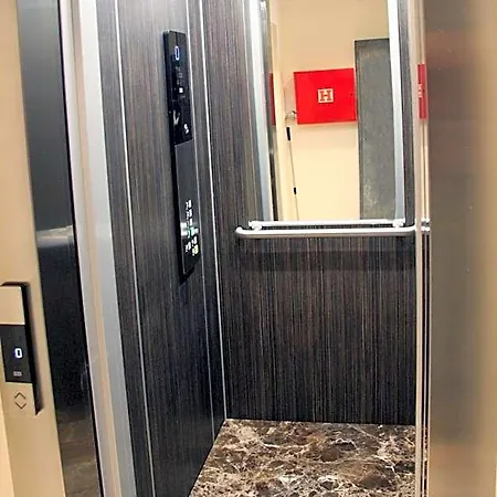V Lux 4* Podgorica
