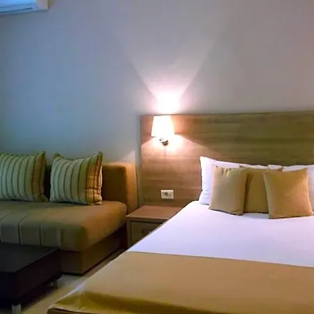 V Lux Hotel