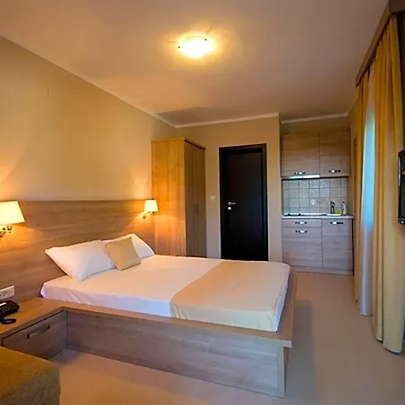 V Lux 4*