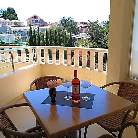 V Lux Hotel